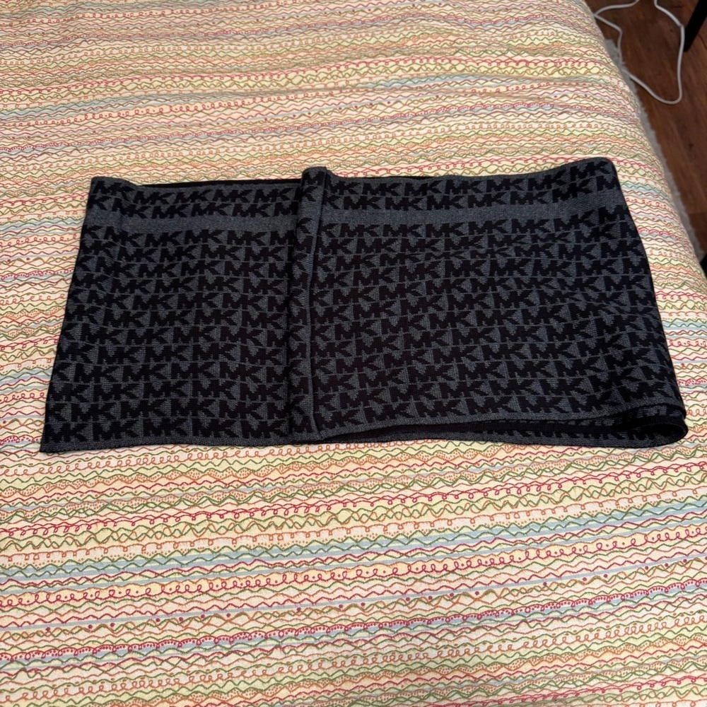 Michael Kors Logo Infinity Scarf - Women OS Black/Grey